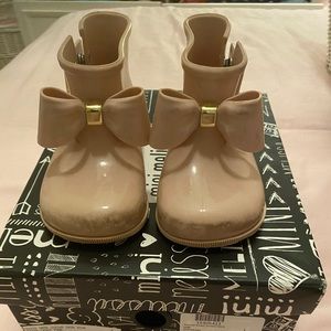 Size 8 Mini Melissa Rainbow Boot in Light Pink.